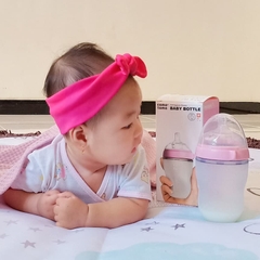Bình sữa silicone Comotomo 250ml màu hồng cho bé từ 3M+