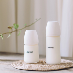 Bình sữa Thủy tinh tráng silicon Moyuum - 150ml - Kèm núm 1