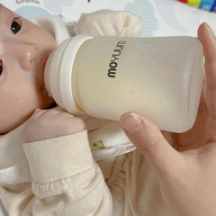 Bình sữa Thủy tinh tráng silicon Moyuum - 150ml - Kèm núm 1