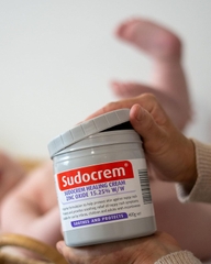 Kem Bôi Sudocrem 60g Cho Bé Bảo Vệ Da Ngăn Ngừa Hăm Tã 2026 – Kem Sudocrem Zinc Oxide 15.25% Dưỡng Ẩm Làm Dịu Da Khô Ngứa Hăm Tã Viêm Da Hăm Mông An Toàn Không Paraben Không Steroid Chính Hãng Ireland Giá Rẻ