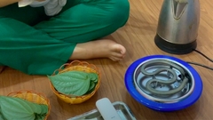 Bếp điện hơ lá trầu cho bé