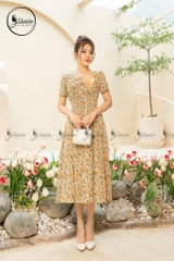Đầm hoa vàng cổ vuông đính hoa ngực