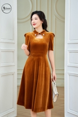 Đầm nhung khuyết cổ màu vàng mơ