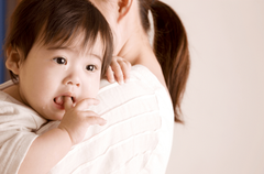 MẸ NÊN LÀM GÌ ĐỂ BẢO VỆ BÉ KHI GIAO MÙA?