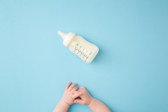 Cách chọn loại bình sữa phù hợp với bé?