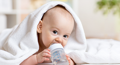 Tìm hiểu về sự quan trọng của việc cho trẻ sơ sinh uống đủ nước trong mùa hè