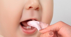7 bí quyết chăm sóc răng miệng cho bé sơ sinh