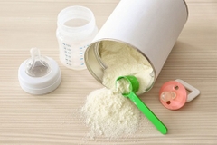 Sữa công thức để trong máy hâm được bao lâu sau khi pha?