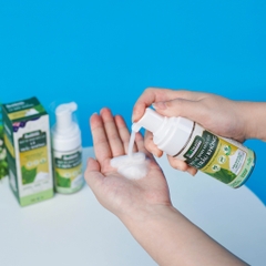 Bọt Vệ Sinh Hữu Cơ Lá Trầu Không BioHealth