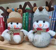 Người tuyết bé mặc đồ len