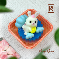 Khuôn silicon thỏ ôm thỏi vàng