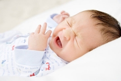 5 dấu hiệu nhận diện trẻ thông minh từ lúc mới chào đời