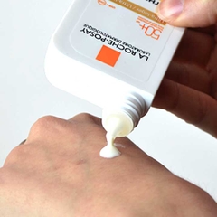 Kem chống nắng La roche-posay vạch vàng Fluid Invisible 50ml