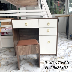 Bàn trang điểm nhỏ