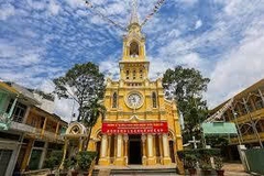CYCLO JOURNEY THROUGH CHINATOWN FROM SAI GON PORT