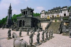 HUE IMPERIAL CITADEL AND BOAT ON PERFUME RIVER TOUR FROM CHAN MAY PORT
