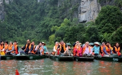 HOA LU AND TRANG AN GROTTOES DAY TOUR