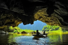 HOA LU AND TRANG AN GROTTOES DAY TOUR