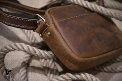 Túi đeo chéo dáng ngang nhỏ gọn