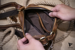 Túi đeo chéo dáng ngang nhỏ gọn