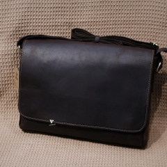 Túi đeo chéo dáng ngang