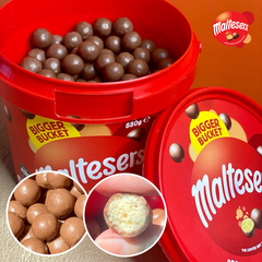 Bánh xốp mạch nha bọc socola Maltesers Bigger Bucket 880g