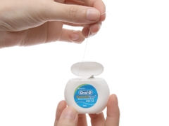 Bộ 2 hộp chỉ nha khoa Oral-B Essential Floss hỗ trợ làm sạch mảng bám trên răng