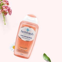 Dung dịch vệ sinh phụ nữ cao cấp hàng ngày Femfresh Daily Wash 250ml