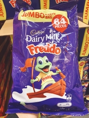 Jumbo Party Bag Cadbury Dairy Milk Chocolate Freddo 768g, 64 thanh kẹo/ gói