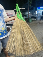 CHỔI DỪA XỊN CÁN NHỰA HÀNG CTY (2)