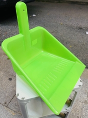 KI XÚC RÁC NHỰA XỊN LỚN 30cm (1)