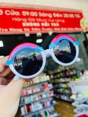 Mắt kính cầu vòng dễ thương cho bé đi du lịch (2)