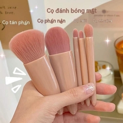 Bộ 5 cọ hồng kèm gương trang điểm cao cấp (2)