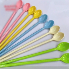 COMBO 2 MUỖNG NHỰA THÁI NHIỀU MÀU