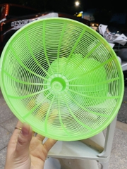 LỒNG BÀN NHỰA 22cm ĐẬY THỨC ĂN (1)