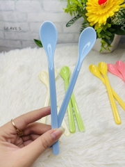 COMBO 2 MUỖNG NHỰA THÁI NHIỀU MÀU