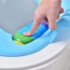 Miếng lót thu gọn bồn cầu cho bé có tay vịnh (6₫
