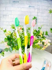 BÀN CHẢI ĐÁNH RĂNG K10 XỊN KÈM HỘP ĐỰNG TIỆN LỢI (2)