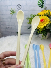 COMBO 2 MUỖNG NHỰA THÁI NHIỀU MÀU