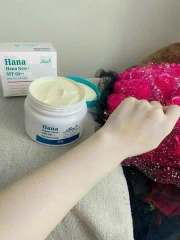 KEM BODY HANA TRẮNG DA DƯỠNG ẨM (5)