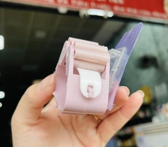 Kẹp treo dụng cụ vệ sinh và chổi lau nhà, kẹp treo đồ gia dụng dán tường đa năng (1)