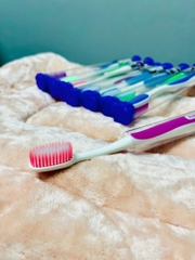 BÀN CHẢI ĐÁNH RĂNG SUWADEE CÓ HỘP ĐỰNG TIỆN LỢI MANG ĐI DU LỊCH (1)