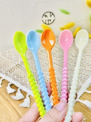 COMBO 2 MUỖNG NHỰA THÁI NHIỀU MÀU