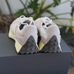 Kí gửi - New Balance 327 | U327WRB