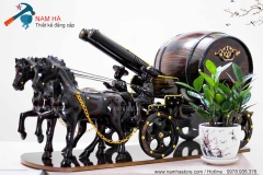 Xe ngựa kéo trống rượu vang