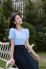 Sơ mi  hoa ngực bo gấu mới lạ, tinh tế NKSM2505003