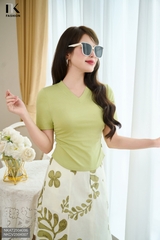 Áo thun nhún eo cổ V, trẻ trung, dễ mặc NKAT2504006