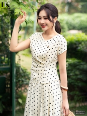 Sơ mi vai chờm chấm bi xếp eo kiểu dáng hot NKSM2604010