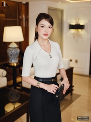 Áo thun cổ V lá mí ngực cách điệu duyên dáng NKAT2508001