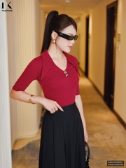 Áo thun cổ V lá mí ngực cách điệu duyên dáng NKAT2508001